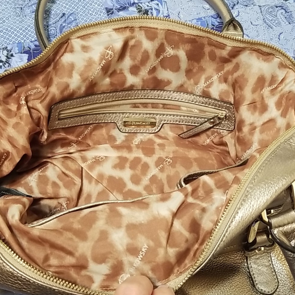 B. Makowsky gold purse. - Picture 4 of 15
